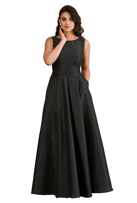 8 Ways To Wear A Long Black Maxi Dress (Year-Round) - The Mom Edit