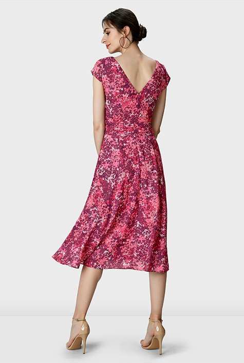 Round Neck Ditsy Floral Print Pleated Dress Below Knee Length