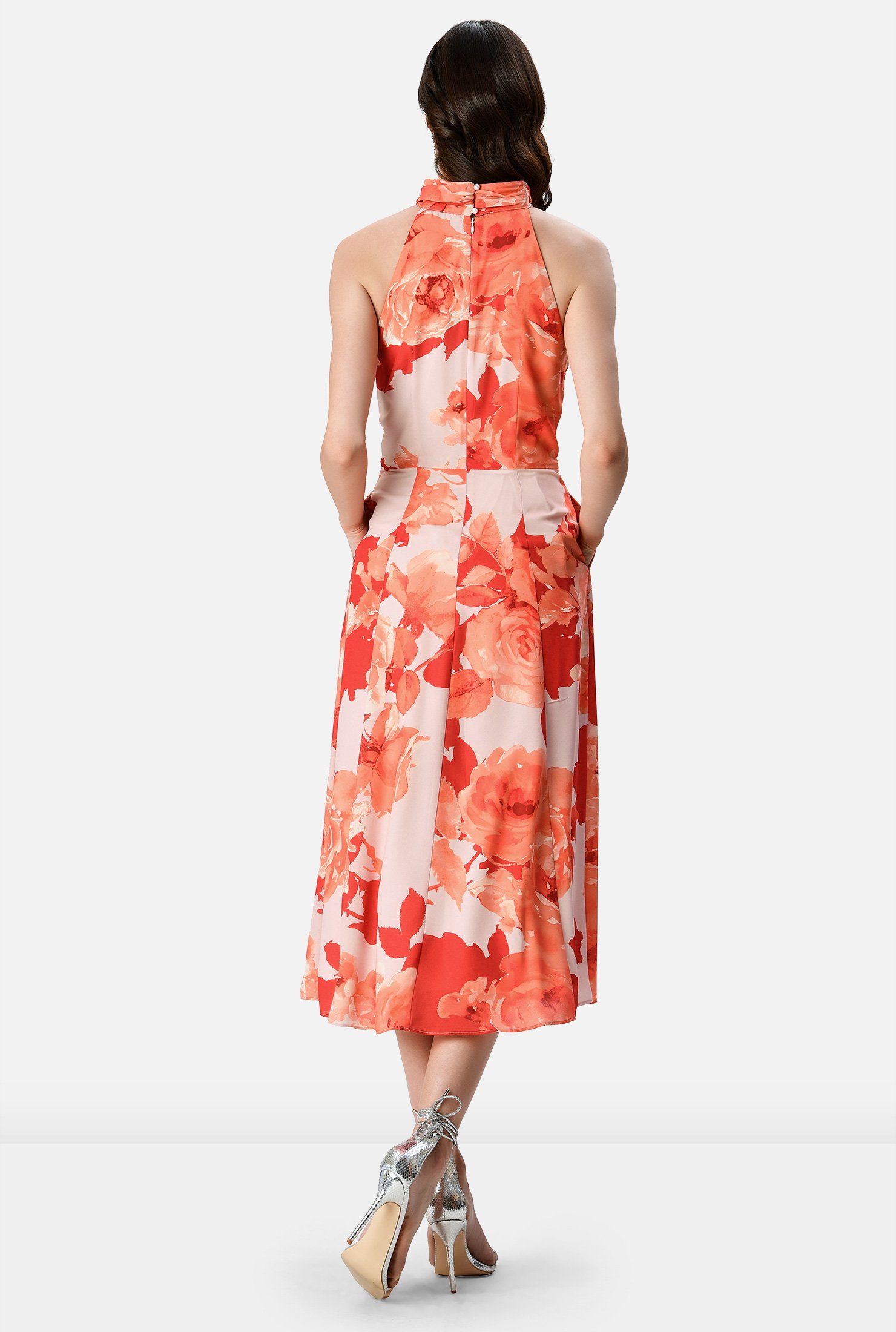 Golden hour favorite! Feel the breeze and the sun on your shoulders in our rose print crepe dress with a halter neck and a crossed front waist atop a full flare skirt that makes it a perfect choice for an unforgettable party.