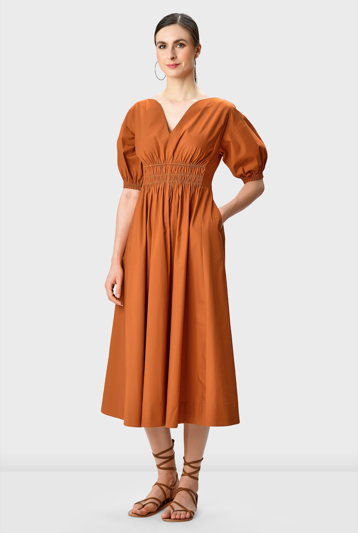 With its lightly voluminous silhouette, our cotton poplin dress is topped with a sweetheart neckline and cinched in at the shirred elastic waist.
