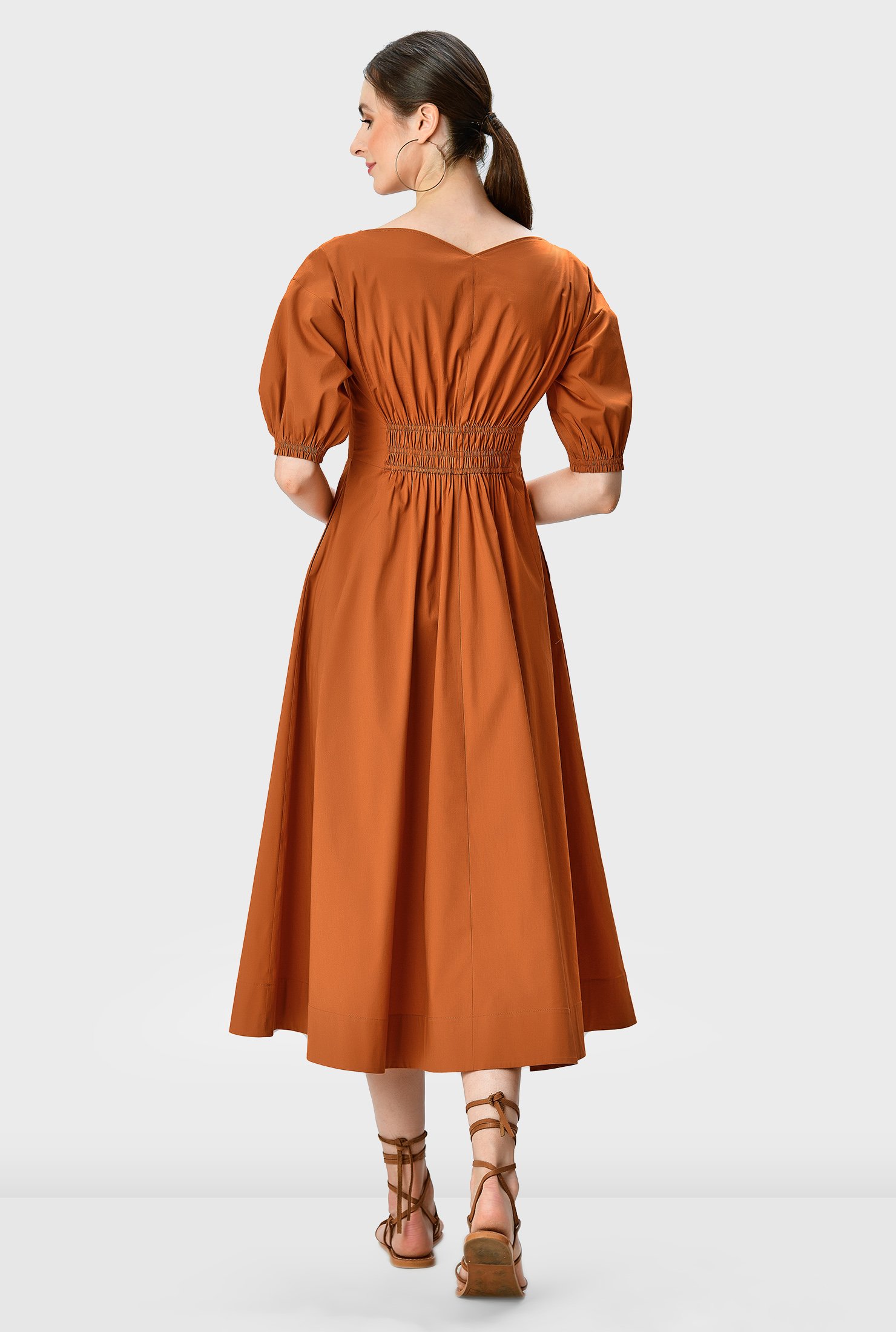 With its lightly voluminous silhouette, our cotton poplin dress is topped with a sweetheart neckline and cinched in at the shirred elastic waist.