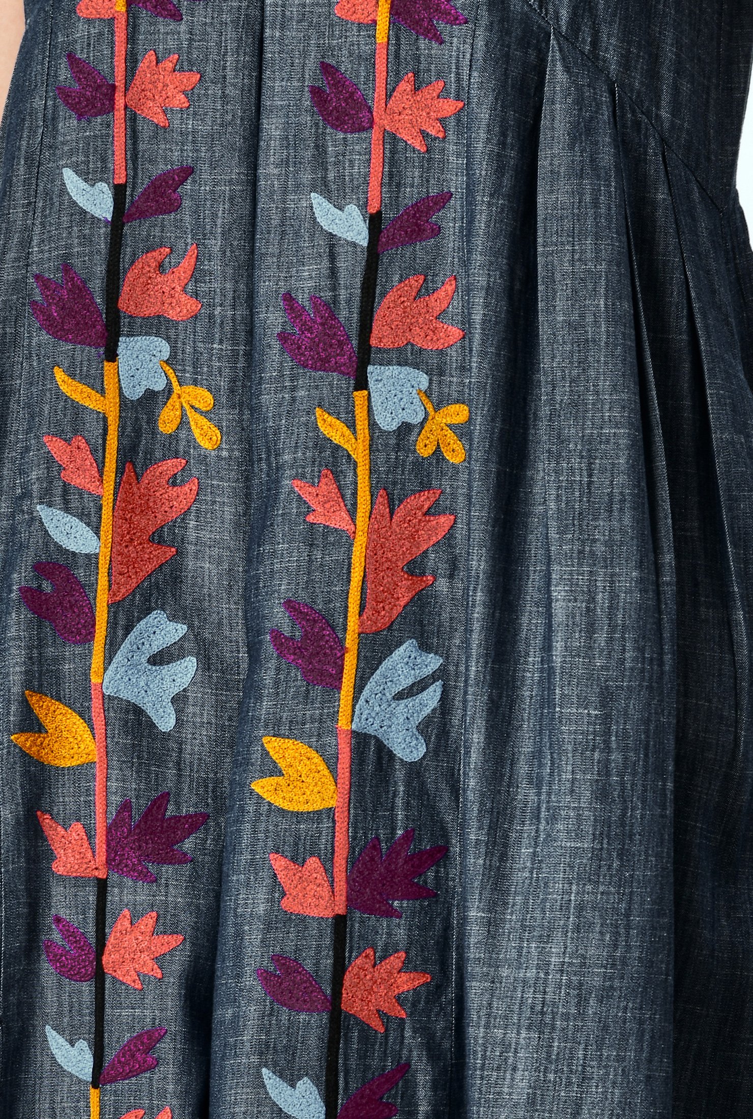 Bring a burst of vitality to your wardrobe in our relaxed cotton chambray dress with mood-boosting embroidery and release pleats for a full flare that strikes a balance between ease and elegance. 