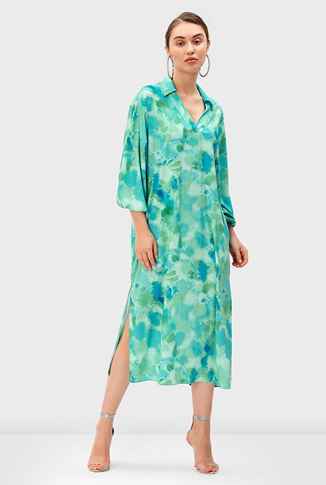 Good weather and summer getaways, our relaxed marble print crepe dress in a simple, easy shift silhouette is cut with breezy side vents at the hem. 
