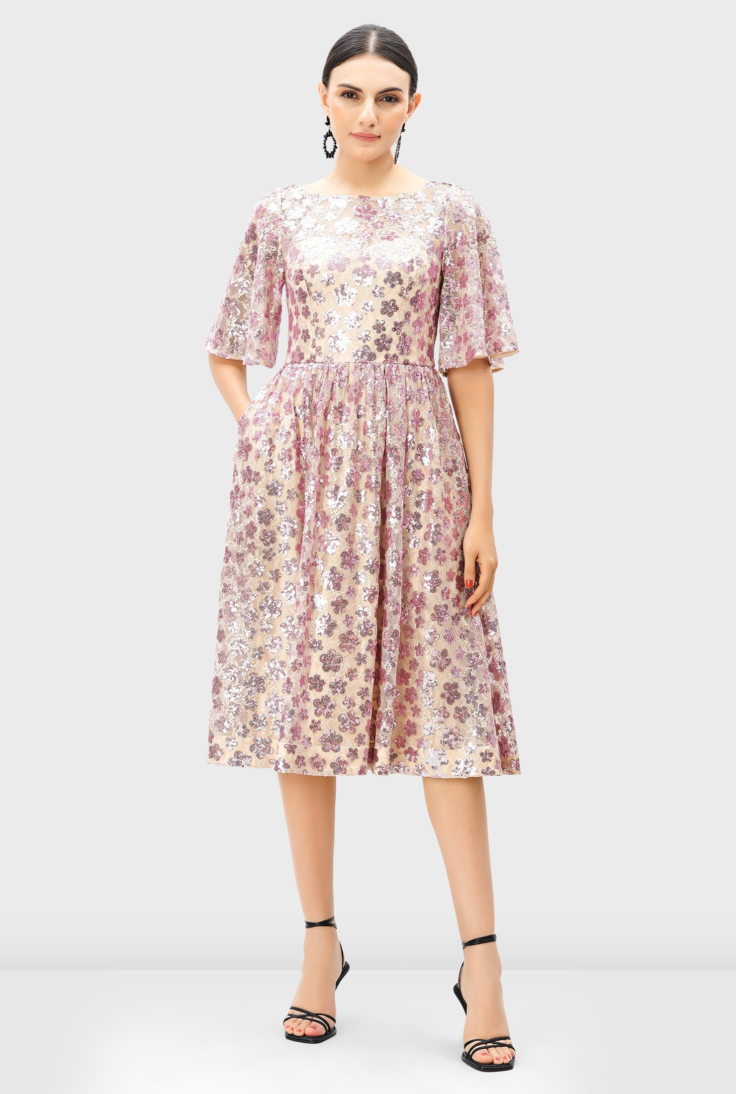 セール価格 【即日発送可】herlipto Multicolored Lace Dress